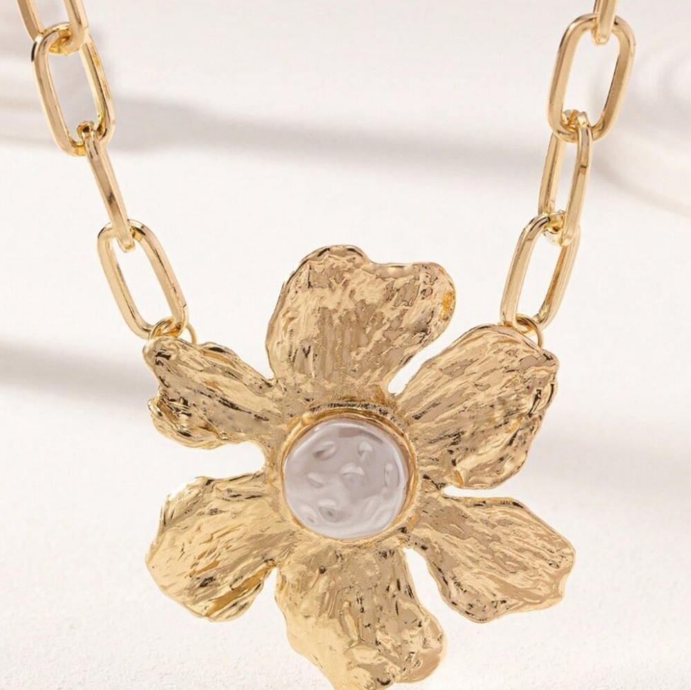 Women's Summer Faux Pearl Big Flower Pendant Chunky Chain Necklace - Picture 2 of 3